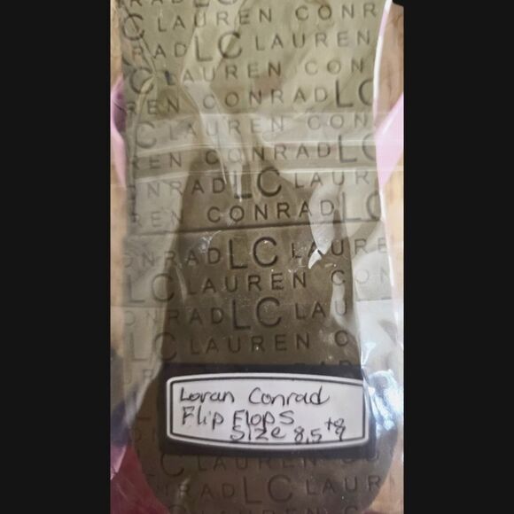 LAUREN CONRD Cute Pink & White Flamingo Flip flop Sandals. - Picture 8 of 11